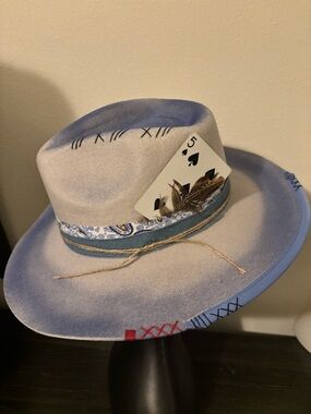 Men's Light Gray and Blue Felt Fedora Hat with Card Accent